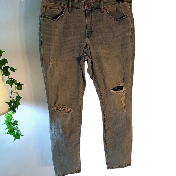 GUC: Universal Thread Sze 18/34S Light Wash Distressed High Rise Skinny Jeans - Picture 1 of 3